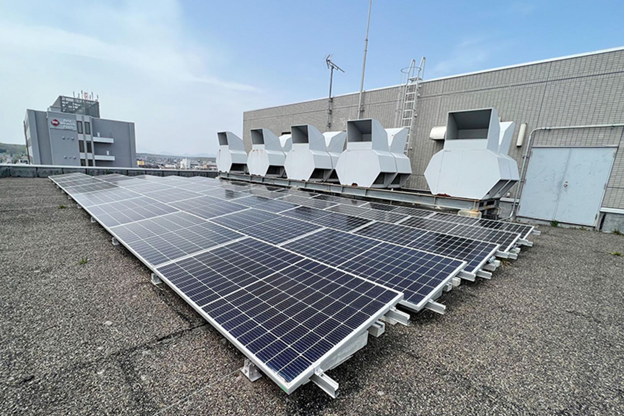 Solar Flat Roof Mounting Systems: Chinese Innovations for Concrete Roofs