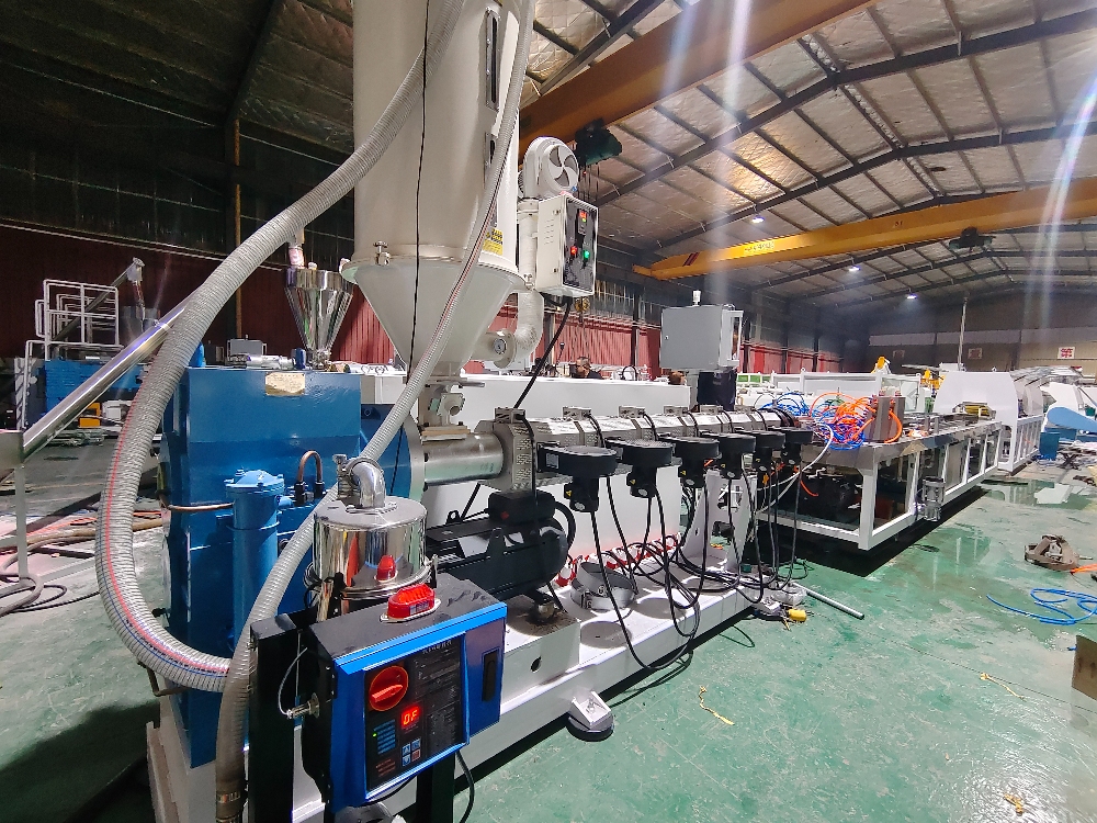 Plastic Lumber Machine Maker: Innovative Solutions for Sustainable Building Materials